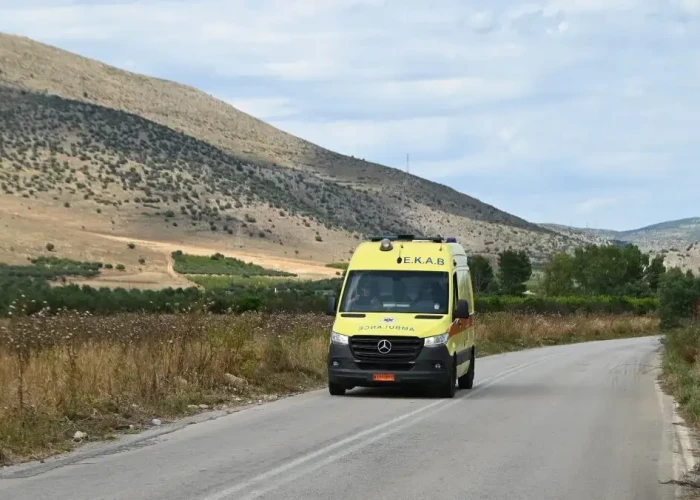 Σοβαρό τροχαίο στη Βάρδα Ηλείας: 16χρονος δίνει μάχη για τη ζωή του μετά από σύγκρουση δικύκλου με αυτοκίνητο