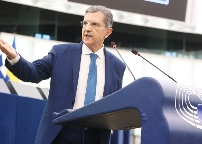 Απάντηση Κομισιόν σε Αυτιά: Επιπλέον 12 αεροσκάφη και 5 ελικόπτερα για την αντιμετώπιση των πυρκαγιών στην Ευρώπη