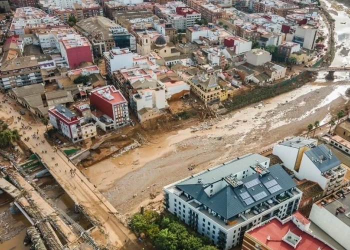 Ισπανία: Έκλεισαν σχολεία και παραλίες στην Ίμπιζα λόγω της καταρρακτώδους βροχής