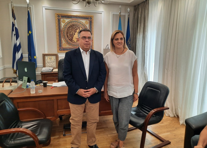 Ο Δημήτρης Γαλαμάτης στην Δήμαρχο Σερρών Βαρβάρα Μητλιάγκα