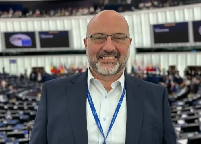 Κομισιόν σε Σάκη Αρναούτογλου-Μέτριος παράγοντας Καινοτομίας η Ελλάδα