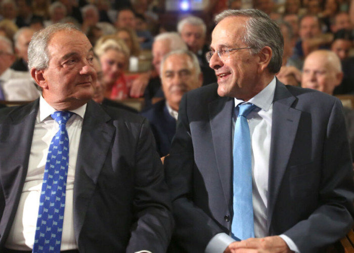 Από Καραμανλή, Σαμαρά και Βενιζέλο τριπλό χτύπημα για τον Μητσοτάκη