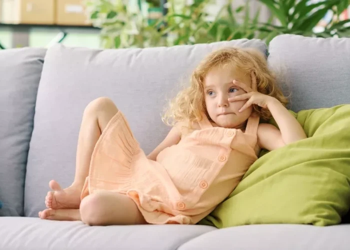 Γονείς: Πόσο να μας ανησυχήσει το παιδί που «βαριέται»; Ο ειδικός απαντά