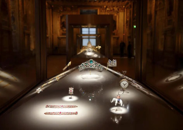 Ληστεία στο Λούβρο: Πώς κλάπηκαν «ανεκτίμητα» ιστορικά κοσμήματα μέσα από το Μουσείο