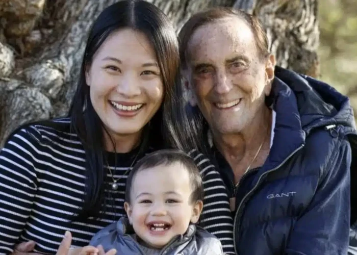 Εκείνος 93 ετών, εκείνη 37 και έφεραν στον κόσμο ένα αγοράκι – Το ζευγάρι θέλει να αποκτήσει κι άλλο παιδί