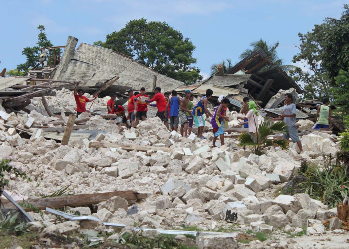 Φιλιππίνες: Πέντε νεκροί στον σεισμό των 6,9 Ρίχτερ - Προειδοποίηση για τσουνάμι