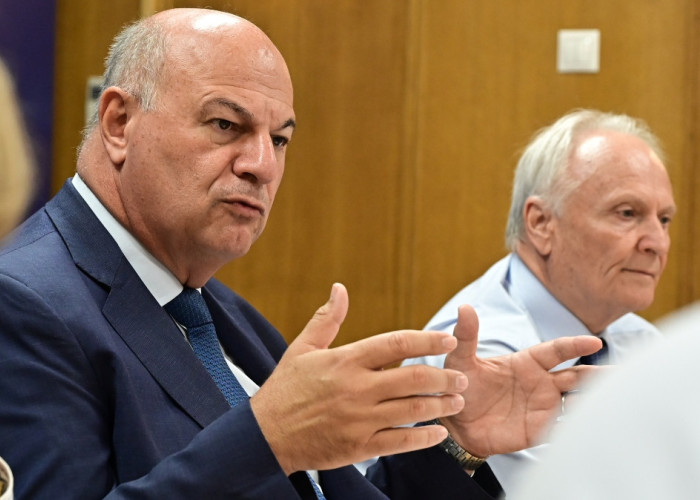 Το κλίμα για τον κ. Τσιάρα είναι βαρύ - Χρεώνεται ΟΠΕΚΕΠΕ και την ευλογιά των αιγοπροβάτων