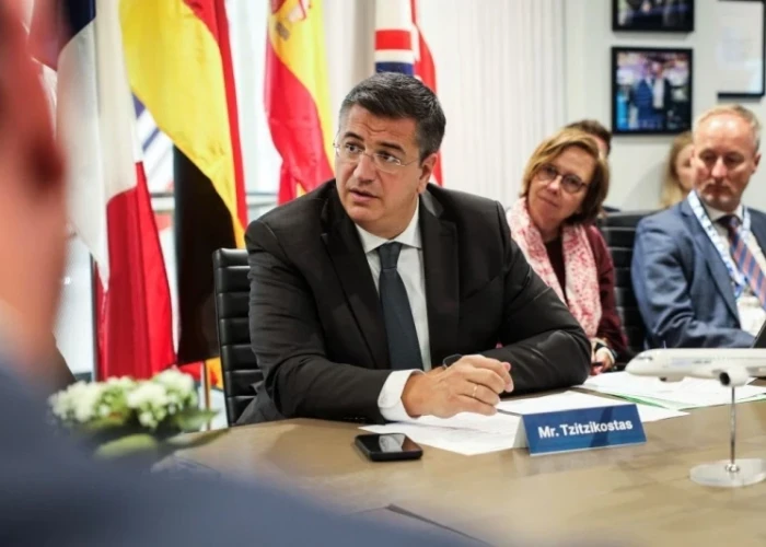 Απόστολος Τζιτζικώστας-Η ΕΕ αφοσιωμένη στους στόχους για μείωση εκπομπών άνθρακα