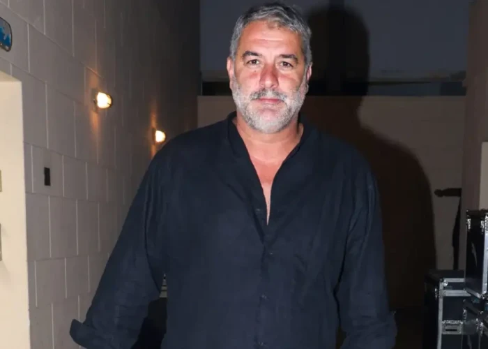 Στο Τμήμα ο Βασίλης Μπισμπίκης μετά τις ζημιές σε 10 αυτοκίνητα στη Φιλοθέη