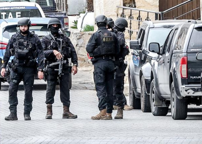 Βορίζια: «Είχε ριπάτο όπλο και μας πυροβολούσε» - Μετασκευασμένο Glock ψάχνουν οι αρχές