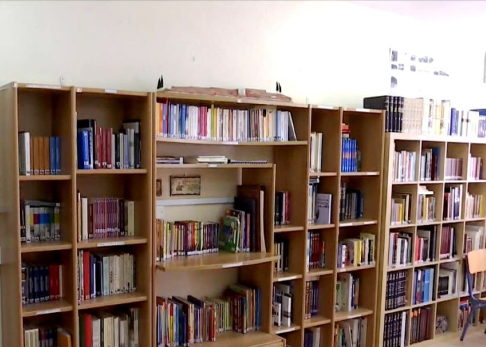 Στη Σχολική - Δανειστική Βιβλιοθήκη «ΒΑΣΙΛΕΙΟΣ ΜΑΝΤΖΑΡΟΥΔΗΣ» του Γυμνασίου Σκουτάρεως «ΤΟ ΠΑΙΔΙ ΠΟΥ ΑΛΛΑΞΕ ΤΟΝ ΚΟΣΜΟ» της Σταυρούλας Ραντούδη