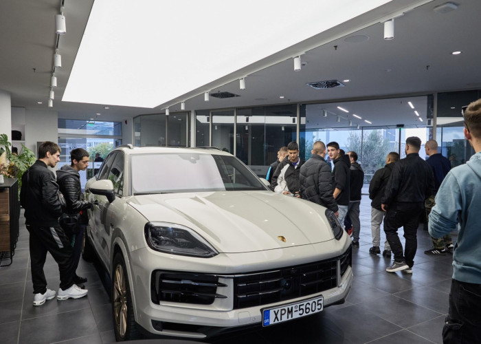Η Porsche ενισχύει τις σχολές μαθητείας της ΔΥΠΑ στη Θεσσαλία με δωρεά σύγχρονων εργαλειοφόρων