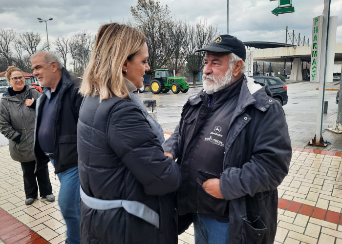 Η Δήμαρχος Σερρών στο μπλόκο των αγροτών του Προμαχώνα