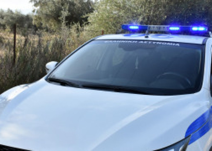 Εύβοια: Μεθυσμένη οδηγός μετά από τρελή πορεία συγκρούστηκε με σταθμευμένα οχήματα