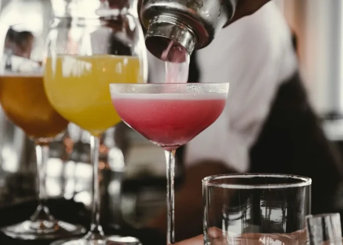 Θεσσαλονίκη: Εντοπίστηκαν δύο ανήλικες σε κατάσταση μέθης - Στο νοσοκομείο η μία εκ των δύο