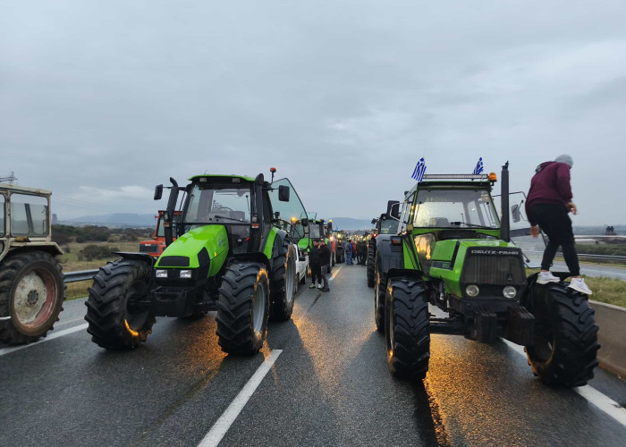 Την ώρα που χρειάζονται συμπαράσταση οι αγρότες γιορτές και πανηγύρια στους Δήμους για τα Χριστούγεννα