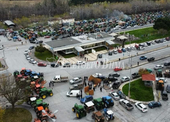 Από το Σωματείο Κρεοπωλών Σερρών τρόφιμα στους αγρότες στο Μπλόκο Προμαχώνα