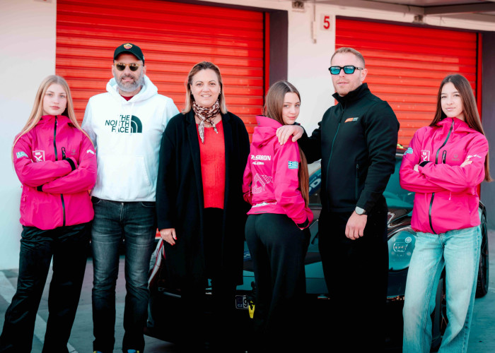 Από το Αυτοκινητοδρόμιο Σερρών Νέα μπουφάν για την αγωνιστική ομάδα του ΕΟΣ Σερρών