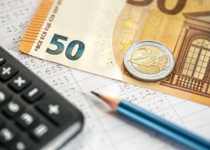 Εκπαιδευτικό επίδομα 1900 ευρώ σε άνεργους οικονομολόγους