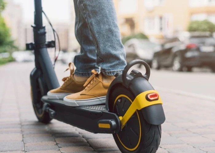 Τραυματισμένος νοσηλεύεται 15χρονος στη Λαμία έπειτα από ατύχημα με ηλεκτρικό πατίνι