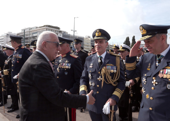 Κατάθεση στεφάνου από τον ΠτΒ για την Ημέρα των Ενόπλων Δυνάμεων