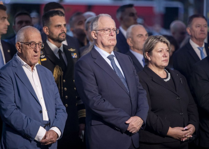 Ο Νικήτας Κακλαμάνης στα αποκαλυπτήρια της προτομής του Γιώργου Λυγγερίδη