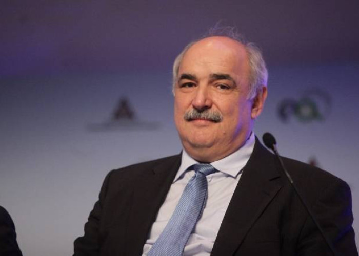 Ο Πρόεδρος Τράμπ και τ’ άρματα , οι Ευρωπαίοι με τα νταούλια, του ζουρνά κι η τελευταία τρύπα … Γράφει ο Μάρκος Μπόλαρης