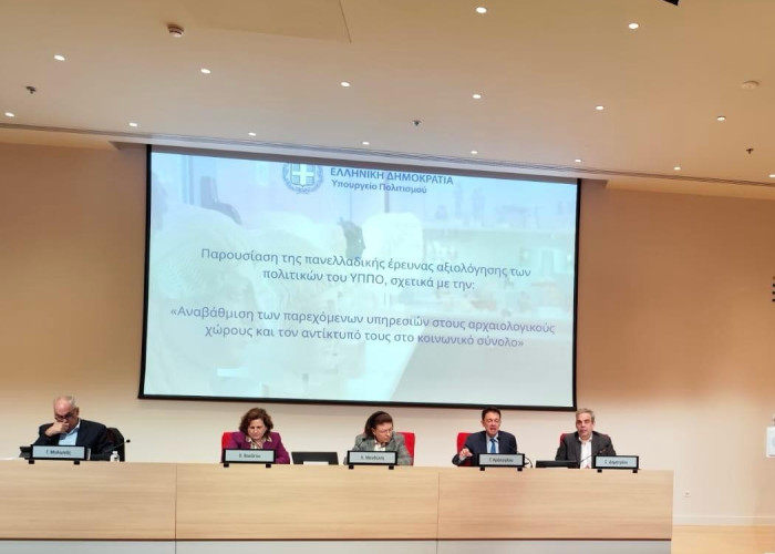 Λίνα Μενδώνη: Θέτουμε τον εαυτό μας στην κρίση της κοινωνίας