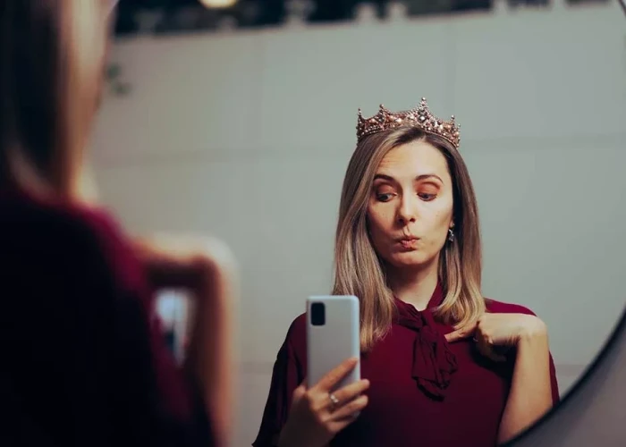 Η μία και μόνη ερώτηση που αποκαλύπτει αν κάποιος είναι ναρκισσιστής, σύμφωνα με εγκληματολόγο