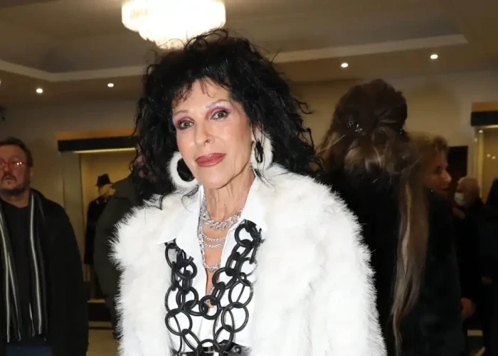 Σοφία Βόσσου: «Ο Βασίλης Καρράς δεν ήταν διασκεδαστής, ήταν ο καλλιτέχνης που άγγιξε την ψυχή όλου του κόσμου»