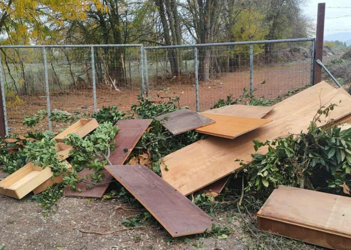 Δήμος Σερρών -Απαγορεύεται η αυθαίρετη ρίψη κλαδιών και επίπλων στην είσοδο του χώρου προσωρινής αποθήκευσης φυτικών υπολειμμάτων