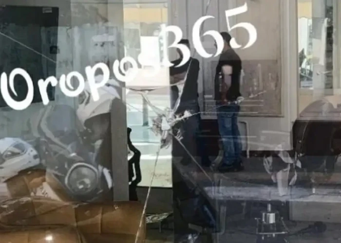 Ωρωπός: «Τα πέντε άτομα μπήκαν στο κομμωτήριο με σφυριά» λέει αυτόπτης μάρτυρας – Δεν πρόλαβε να αντιδράσει ο ιδιοκτήτης