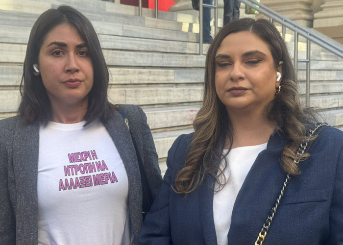 Έλενα Κρεμλίδου: Καταδικάστηκε σε 2 χρόνια ο αστυνομικός για το revenge porn – «Μέχρι η ντροπή να αλλάξει μεριά» έγραφε η μπλούζα της