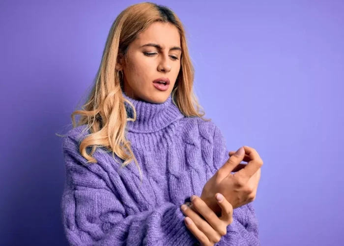 Γιατί έχετε συνέχεια κρύα χέρια και πόδια – Πώς θα τα ζεστάνετε