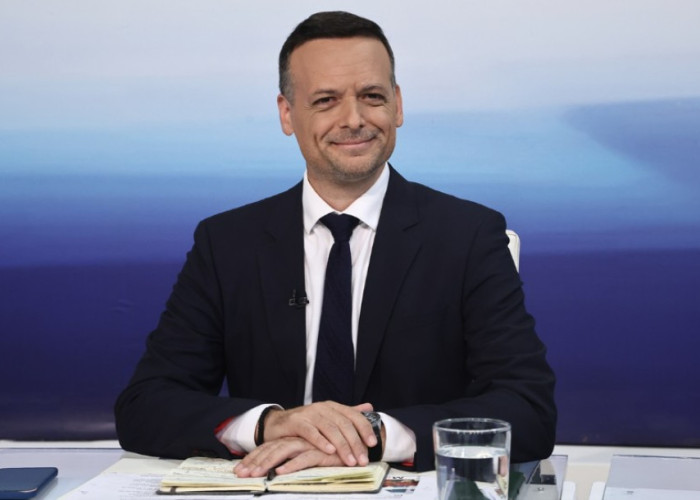 Συνεχίζει να πέφτει το ΠΑΣΟΚ - Φταίνε οι Δούκας και Γερουλάνος;