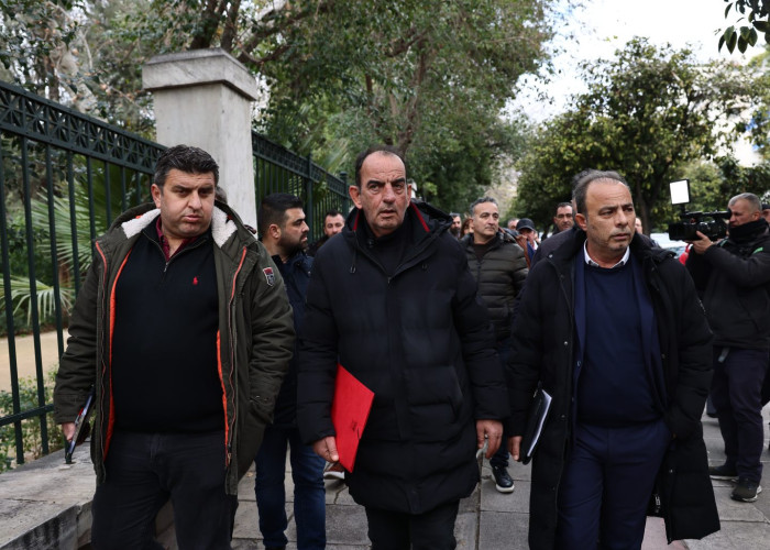 Έφτασαν στο Μαξίμου οι αγρότες για την κρίσιμη συνάντηση με τον Πρωθυπουργό