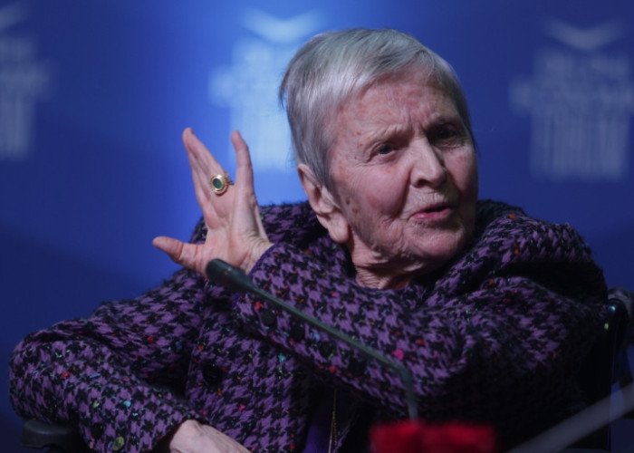 Το ΔΙΠΑΕ αποχαιρετά την Επίτιμη Διδάκτορά του Ελένη Γλύκατζη-Αρβελέρ