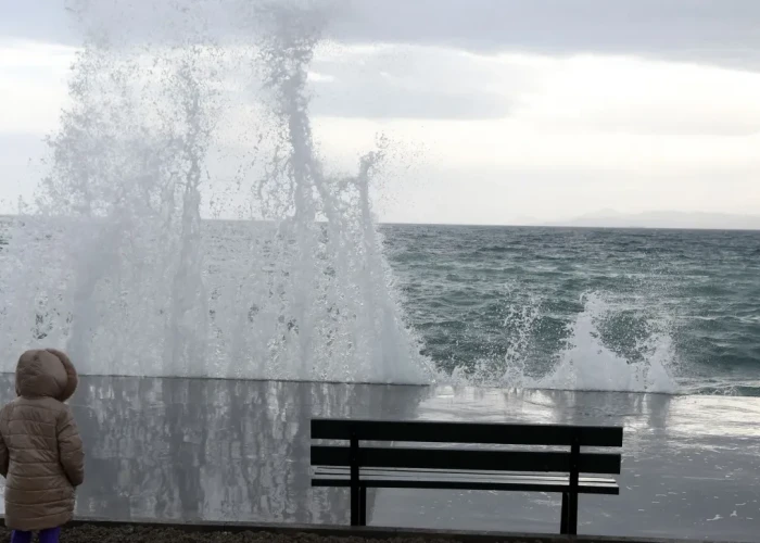 Νέο δελτίο ΕΜΥ: Ισχυρές βροχές, θυελλώδεις άνεμοι μέχρι εννέα μποφόρ και αφρικανική σκόνη