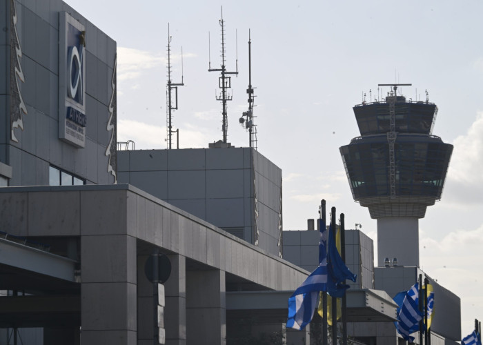 Μπλακ άουτ στα αεροδρόμια: Μαζική παρεμβολή σχεδόν σε όλες τις συχνότητες που εξυπηρετούν το FIR Αθηνών, λέει η ΥΠΑ