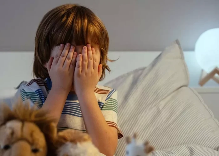 Πώς γεννιέται μια φοβία; Το αμφιλεγόμενο «πείραμα του μικρού Άλμπερτ» που έμεινε στην ιστορία της ψυχολογίας