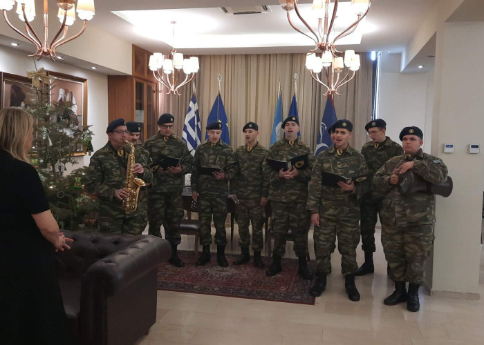 Στο Δημαρχείο Σερρών: Πρωτοχρονιάτικα κάλαντα και ευχές για το νέο έτος