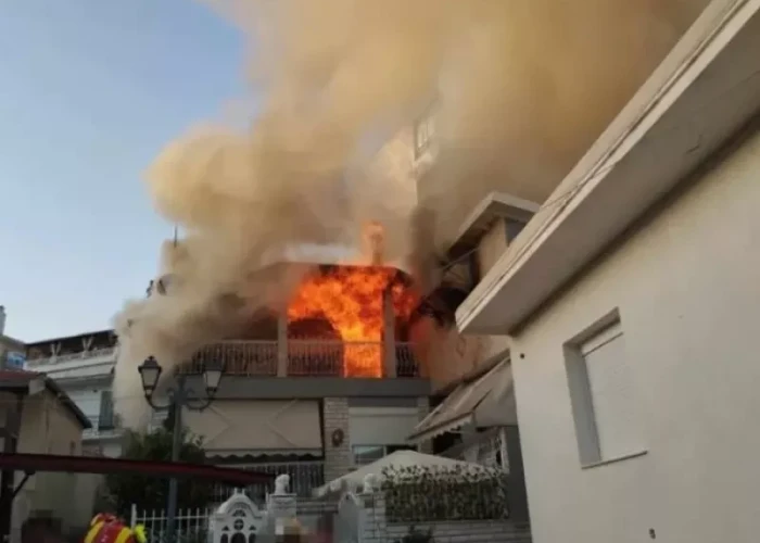 Φωτιά σε μονοκατοικία στην Κοζάνη - Επί τόπου η Πυροσβεστική