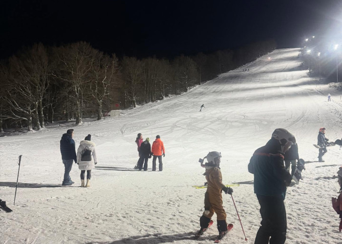 Πλήθος κόσμου και ρεκόρ προσέλευσης στο νυχτερινό σκι του Λαϊλιά – Εντυπωσίασε το νέο lift