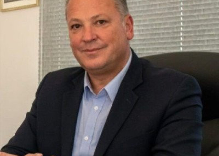 Λευτέρης Αβραμάκης: Ο νεκροθάφτης της Δημοκρατίας (Κυριάκος Μητσοτάκης ) σε ρόλο μεταρρυθμιστή;