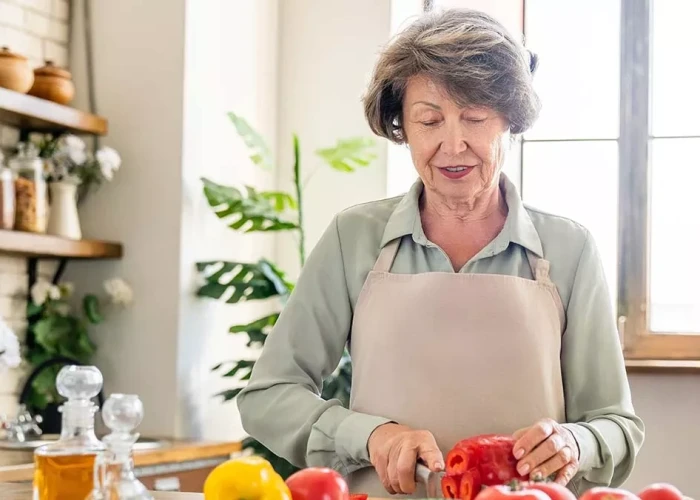 Πόσο συχνά τρώνε κρέας οι μακροβιότεροι άνθρωποι στον κόσμο – Κορυφαίος μελετητής απαντά