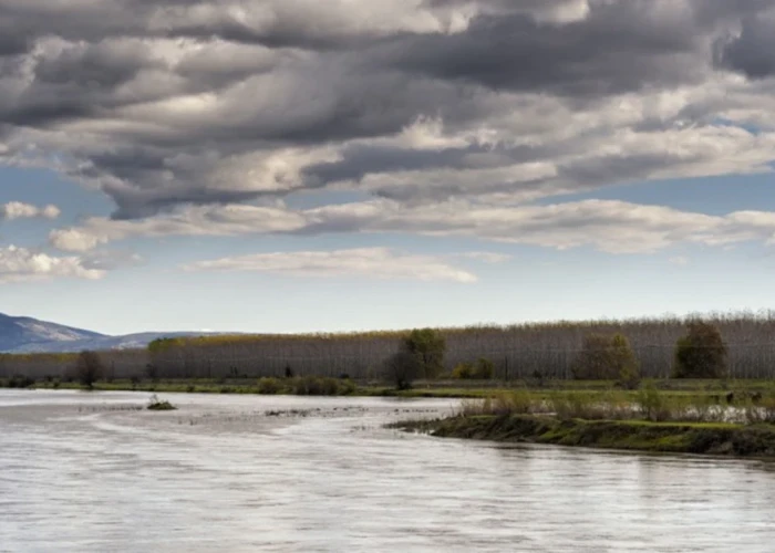 Σέρρες: Νεκρός ψαράς από ανατροπή της βάρκας τους, στις εκβολές του Στρυμόνα – Με υποθερμία ανασύρθηκε ένας ακόμη