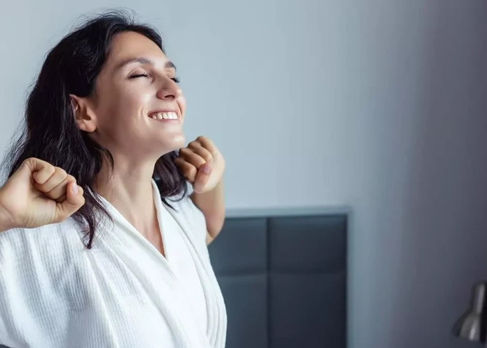 Γιατί ξυπνάμε νωρίτερα όσο μεγαλώνουμε; Οι επιστήμονες έχουν την απάντηση