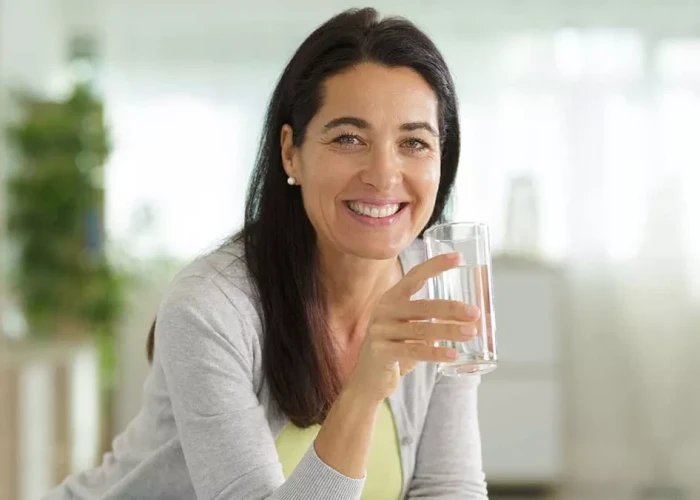 Νερό: Πολύτιμος σύμμαχος της καρδιάς μετά τα 50