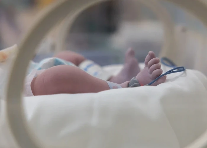 Νεκρό βρέφος 5 μηνών στην Αττική: Ξυπνήσαμε και την βρήκαμε παγωμένη, λέει η μητέρα