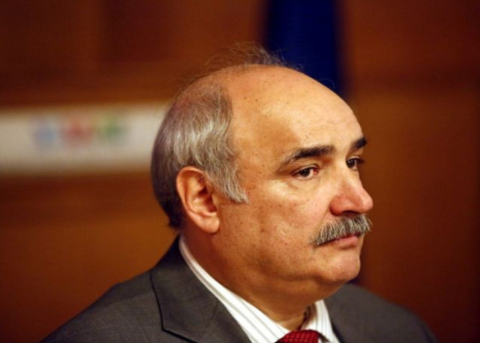 Με ποιανού εντολή στήθηκε το εγκληματικό δίκτυο υποκλοπών και παρακολουθήσεων; Γράφει ο Μάρκος Μπόλαρης